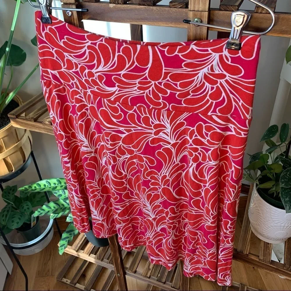 H&M Rayon two tone red/pink + white outlined flowers sz 10 + summer + casual
